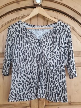Jones New York Sport blouse leopard animal print. Size M